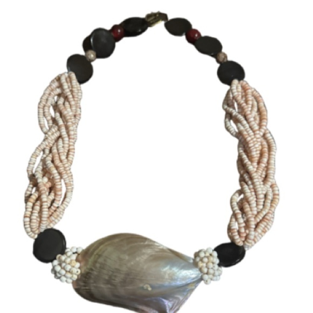 Source Unknown Shell Pendant Necklace with Cream and Black Beads